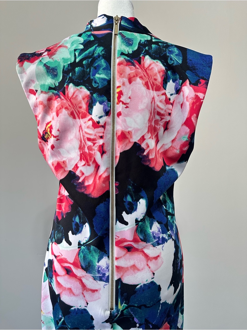 Bisou Bisou Floral Sheath Dress Size 12 Watercolor Print V Neck - Picture 4 of 9